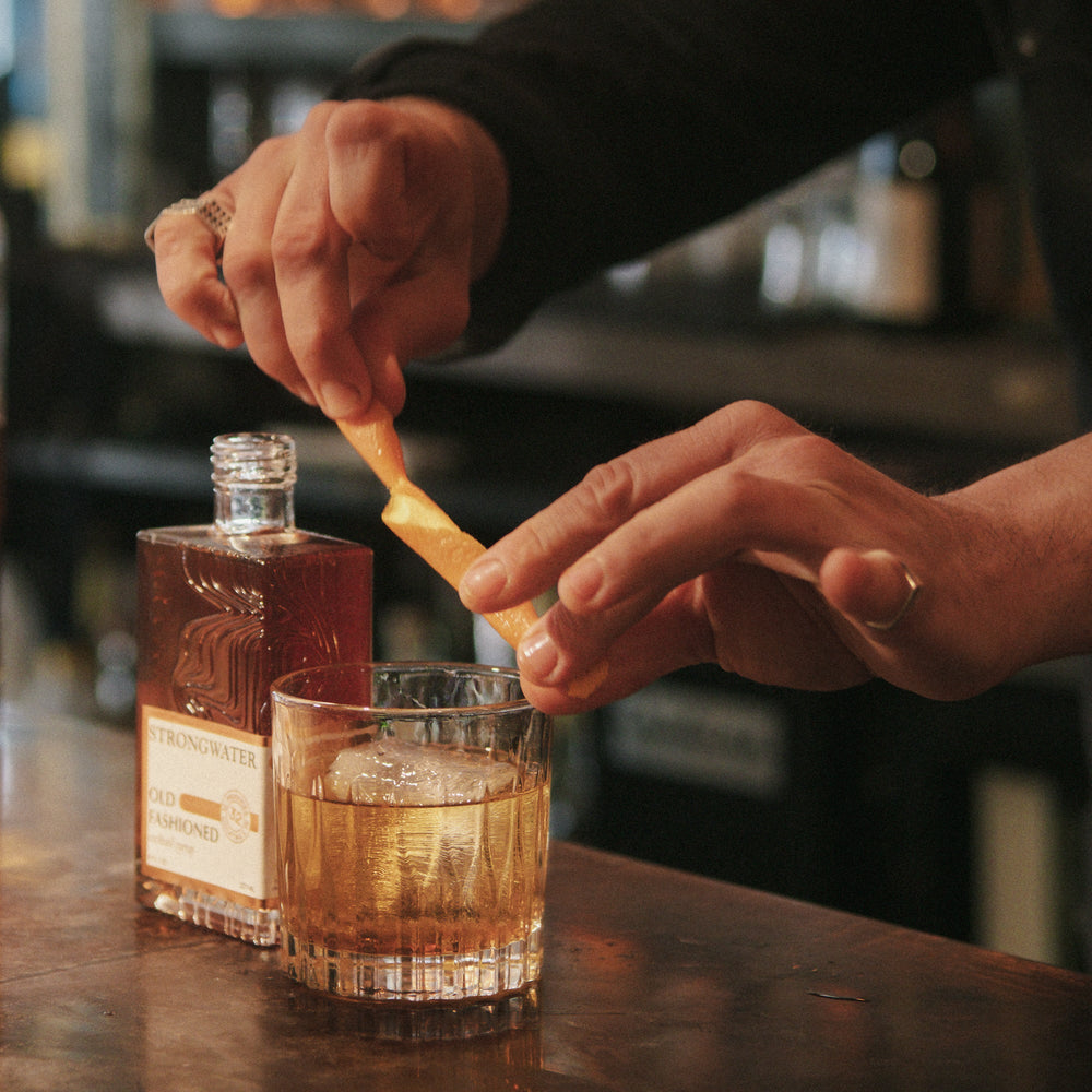 pairing cigars with an old-fashioned cocktail