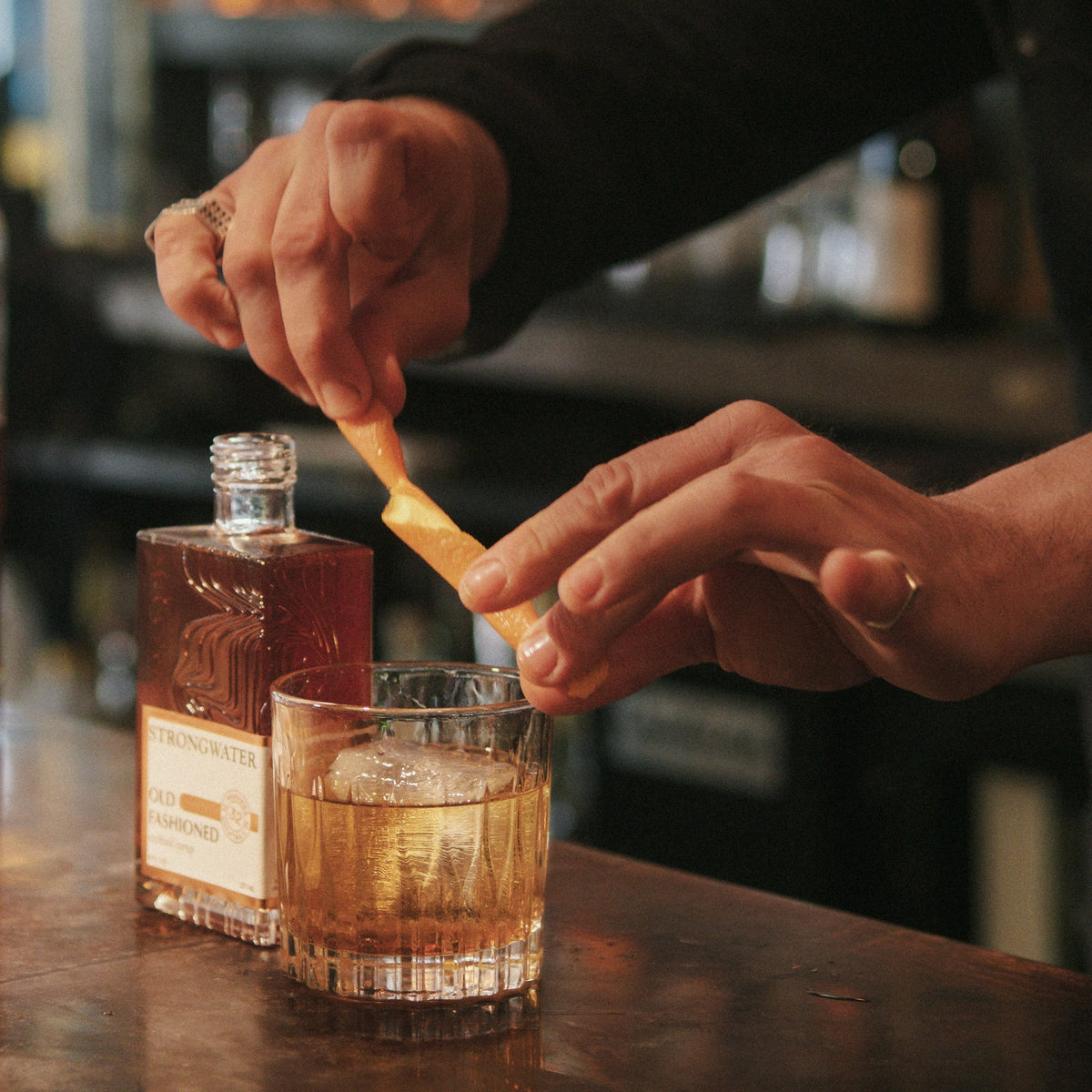 pairing cigars with an old-fashioned cocktail